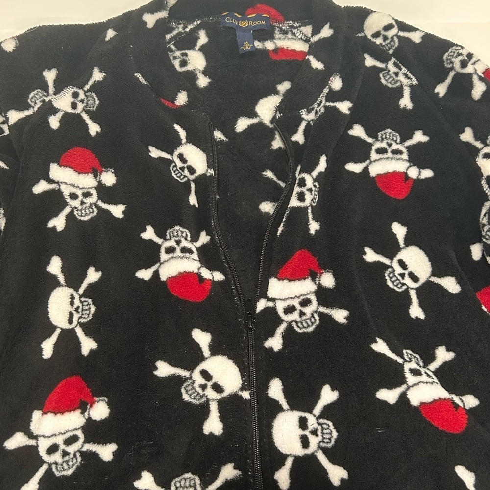 Club Room Jolly Roger Skull And Crossbones Christmas Santa Fleece Mens M